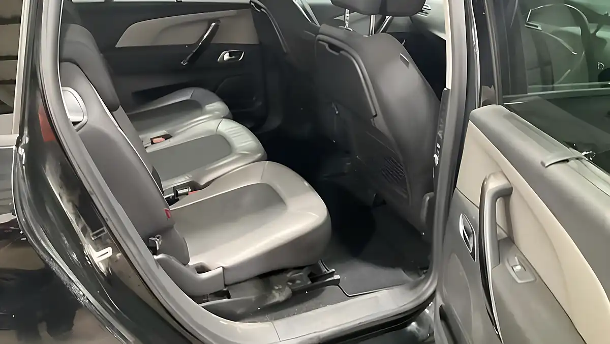 Used 2017 Citroen Grand C4 Picasso Flair Black - Interior and Exterior details 8