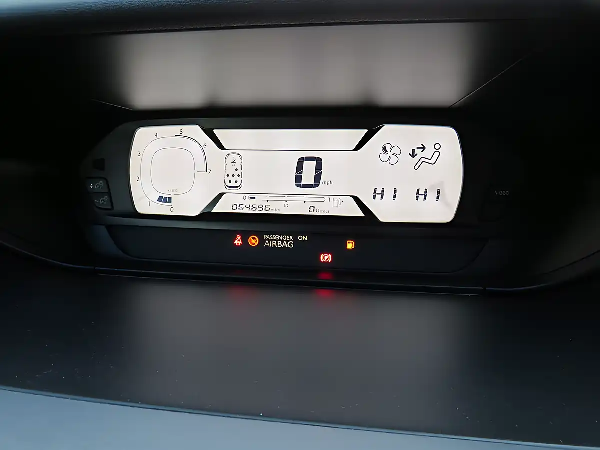 Used 2017 Citroen Grand C4 Picasso Touch Edition Beige - Interior and Exterior details 11