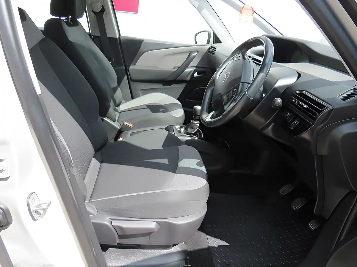 Used 2017 Citroen Grand C4 Picasso Touch Edition Beige - Interior and Exterior details 7