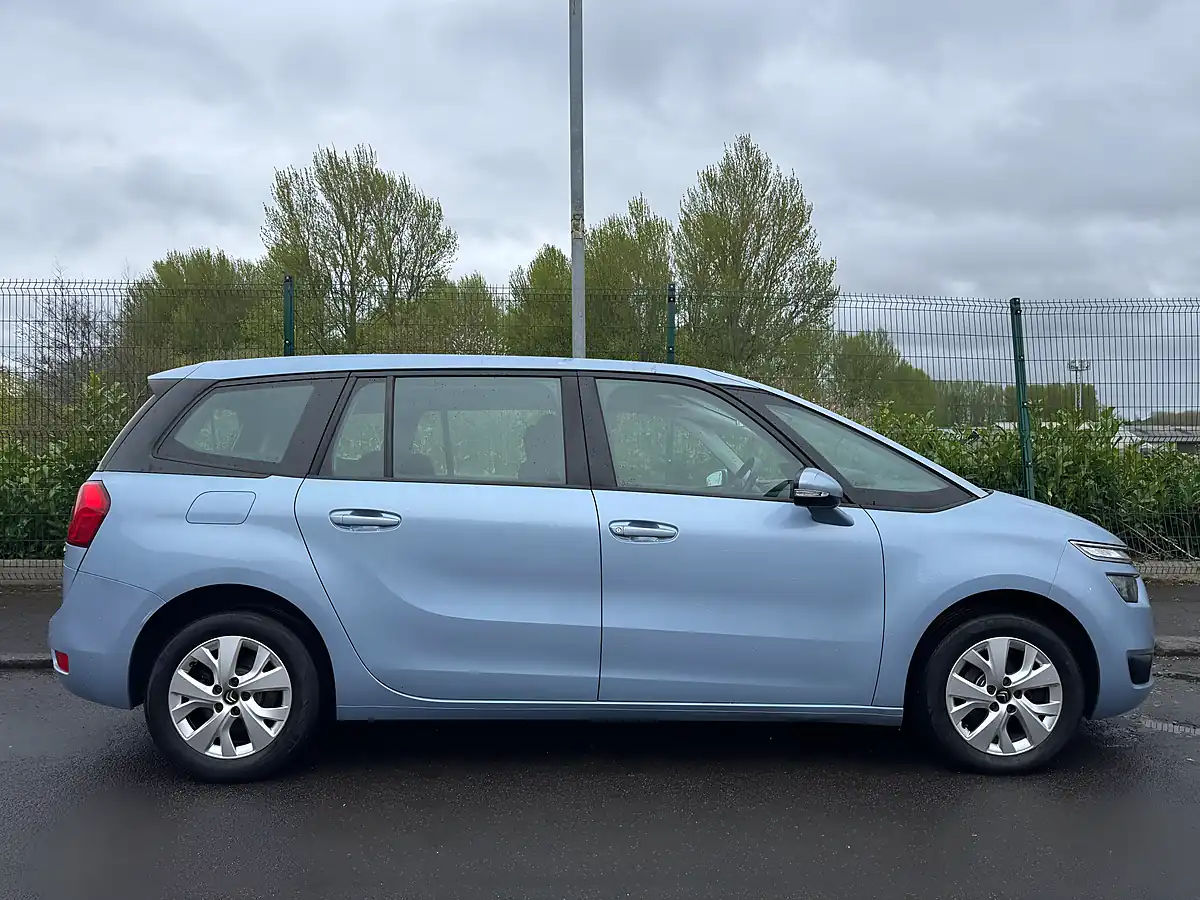 Used 2017 Citroen Grand C4 Picasso Vtr+ Blue - Interior and Exterior details 2