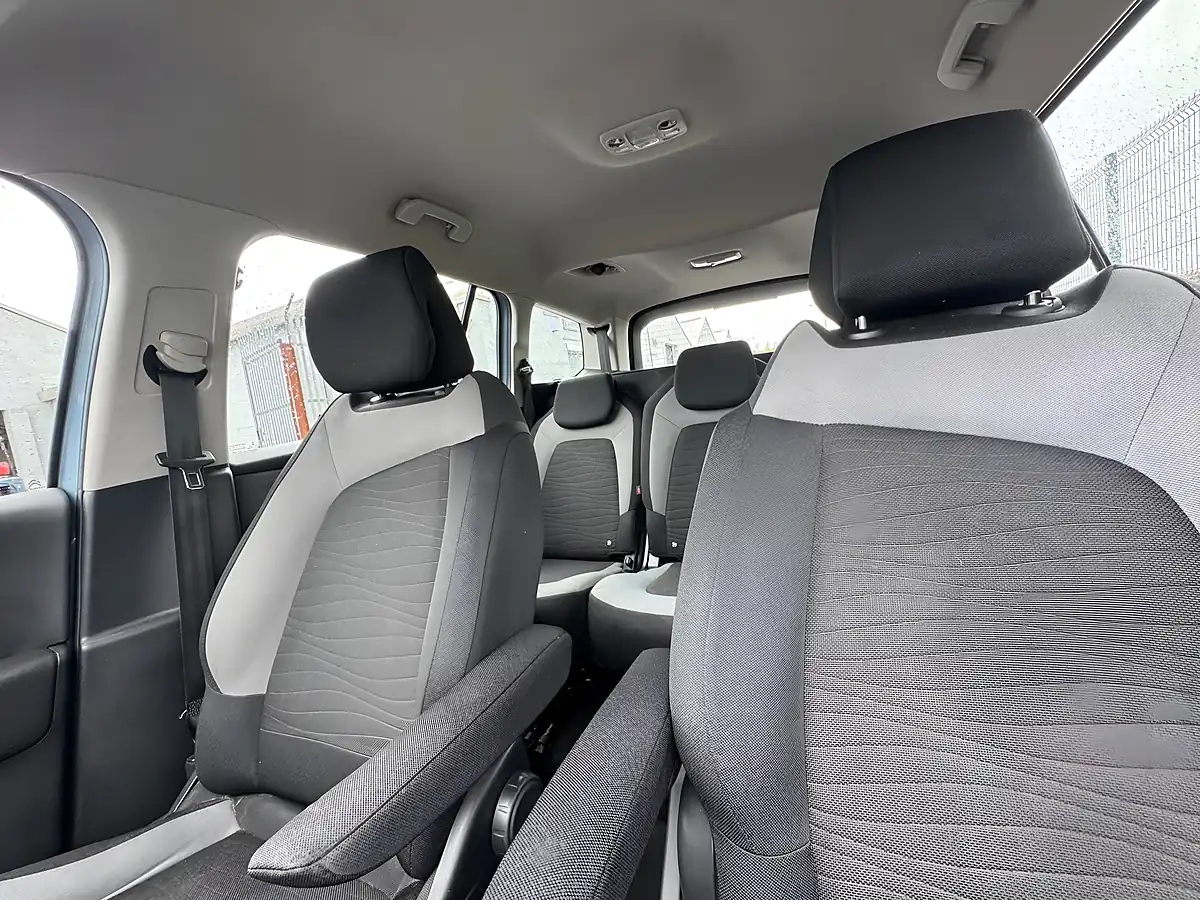 Used 2017 Citroen Grand C4 Picasso Vtr+ Blue - Interior and Exterior details 5