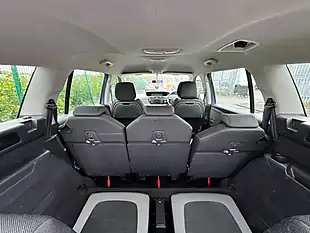Used 2017 Citroen Grand C4 Picasso Vtr+ Blue - Interior and Exterior details 7