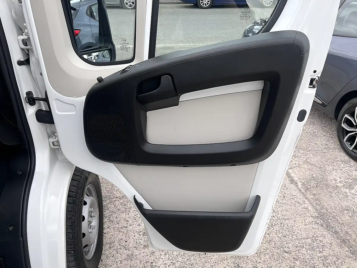 Used 2017 Citroen Relay 35 Enterprise White - Interior and Exterior details 16