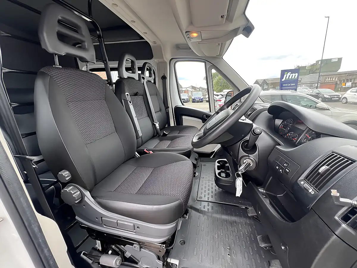 Used 2017 Citroen Relay 35 Enterprise White - Interior and Exterior details 3