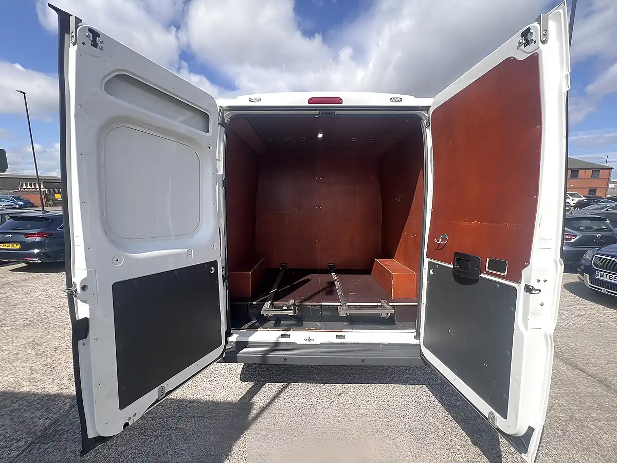 Used 2017 Citroen Relay 35 Heavy L3H2 Enterprise White - Interior and Exterior details 5