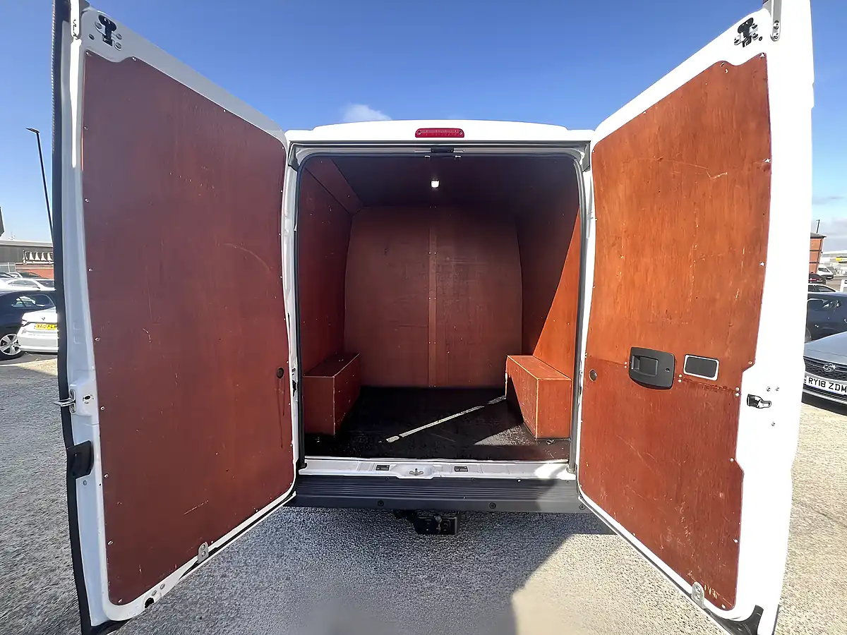 Used 2017 Citroen Relay Enterprise White - Interior and Exterior details 19