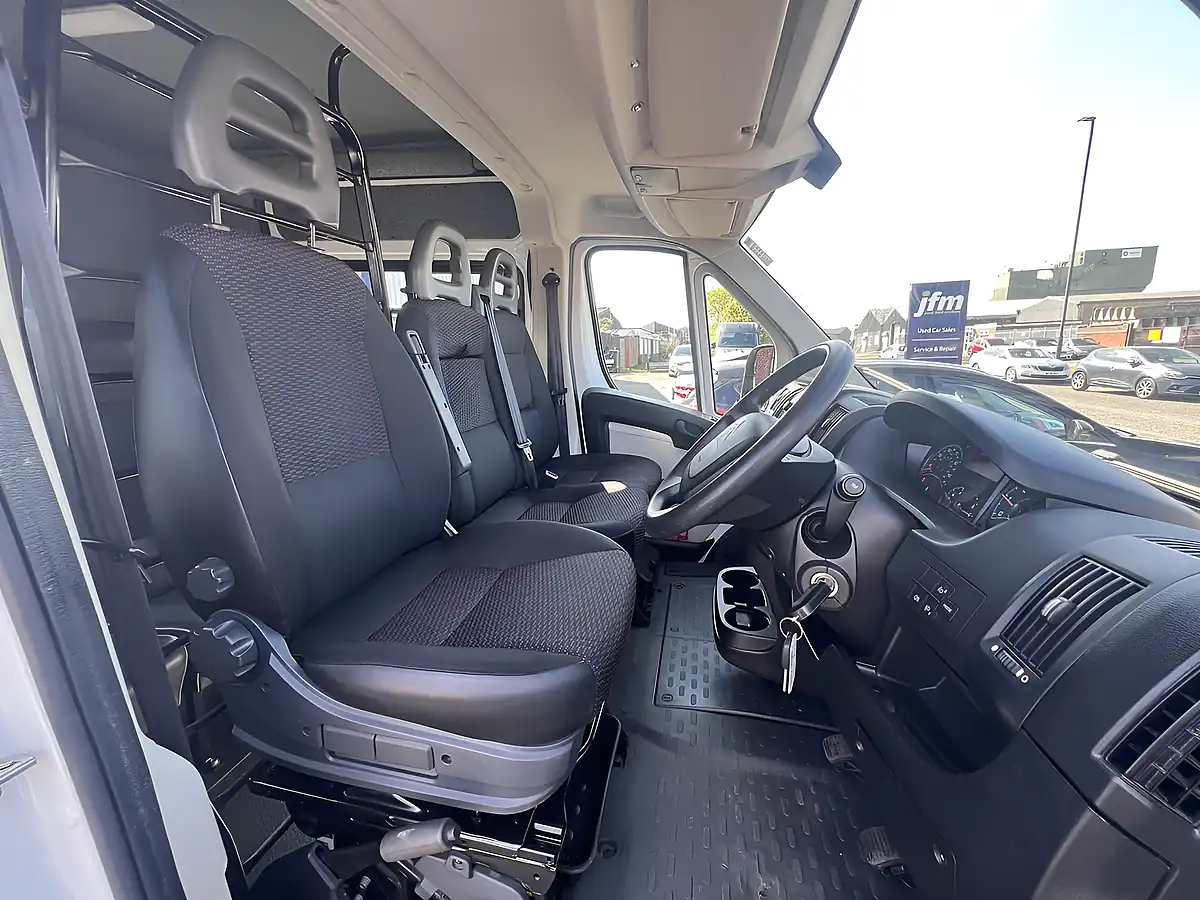 Used 2017 Citroen Relay Enterprise White - Interior and Exterior details 3