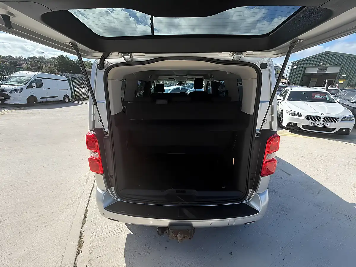 Used 2017 Citroen Spacetourer Business M Mwb Silver - Interior and Exterior details 20