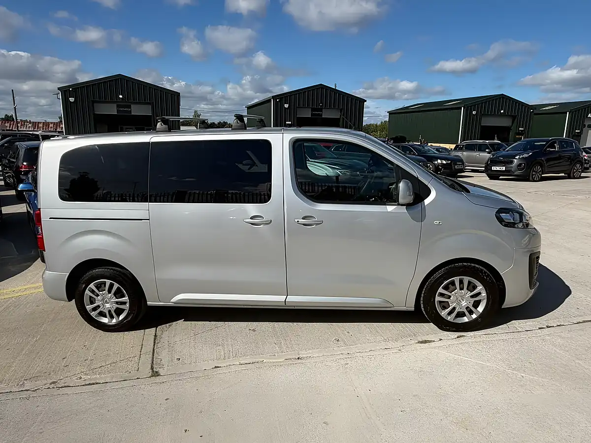 Used 2017 Citroen Spacetourer Business M Mwb Silver - Interior and Exterior details 9