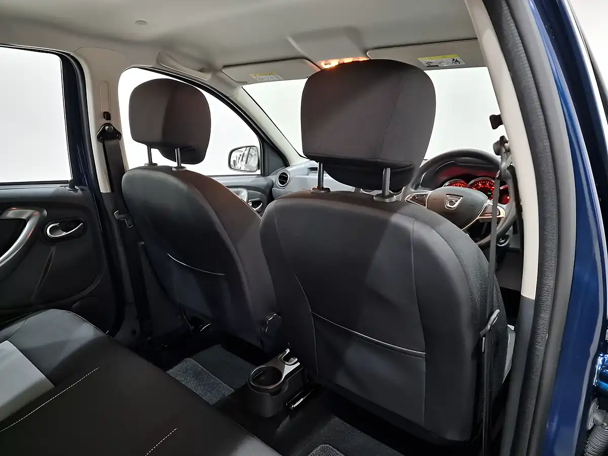 Used 2017 Dacia Duster Laureate Cosmo Blue Cosmos Blue - Interior and Exterior details 10