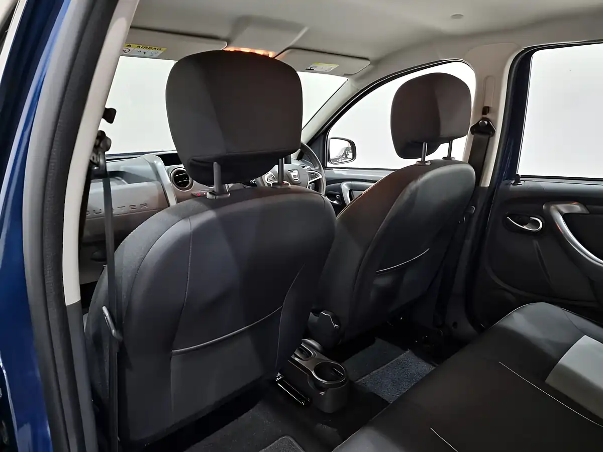Used 2017 Dacia Duster Laureate Cosmo Blue Cosmos Blue - Interior and Exterior details 11