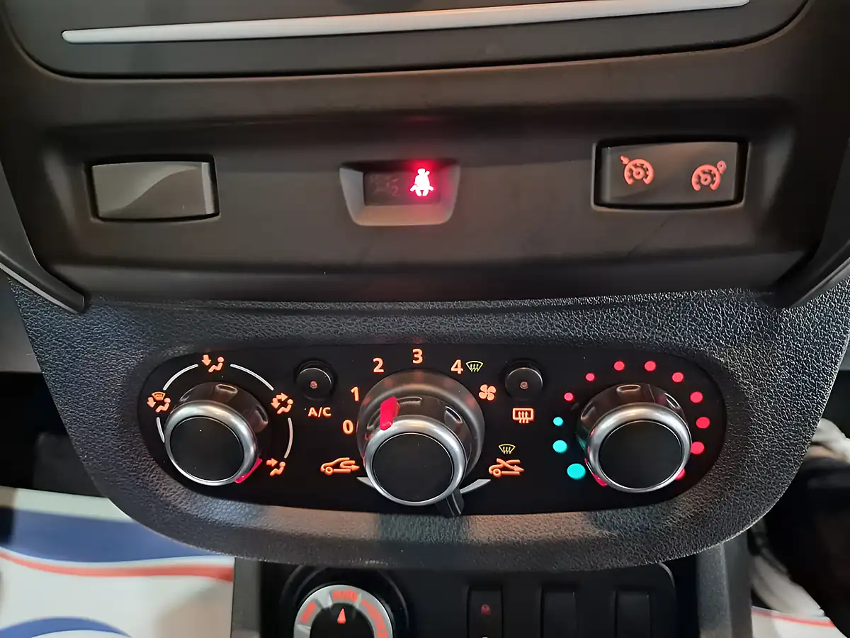 Used 2017 Dacia Duster Laureate Cosmo Blue Cosmos Blue - Interior and Exterior details 14