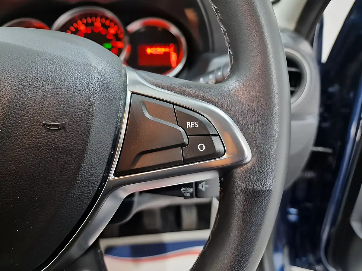 Used 2017 Dacia Duster Laureate Cosmo Blue Cosmos Blue - Interior and Exterior details 15