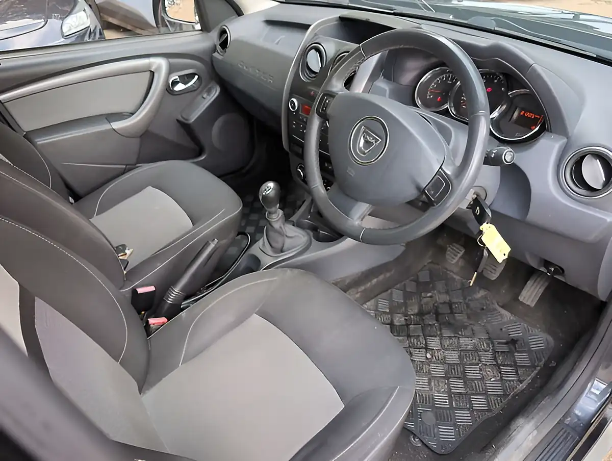 Used 2017 Dacia Duster Laureate Grey - Interior and Exterior details 4