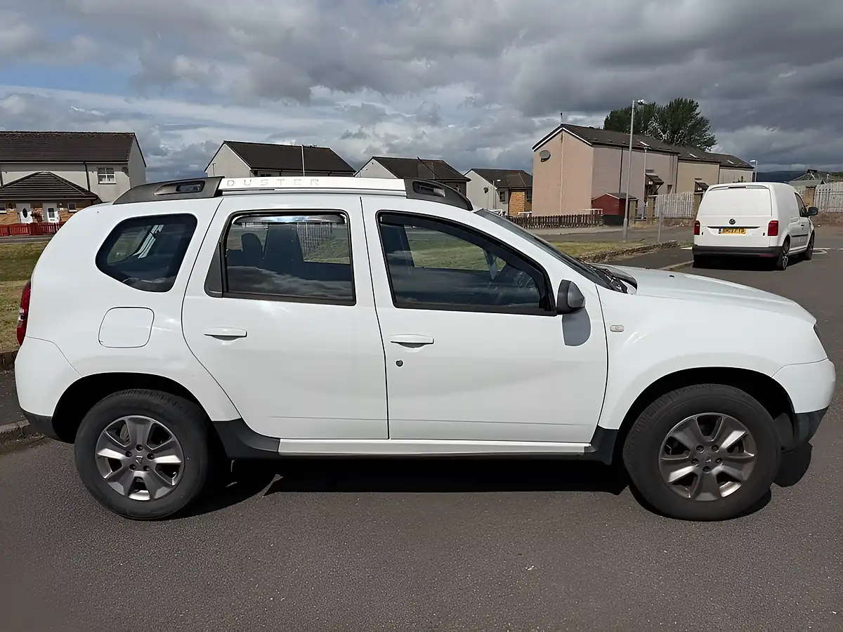 Used 2017 Dacia Duster Laureate White - Interior and Exterior details 3