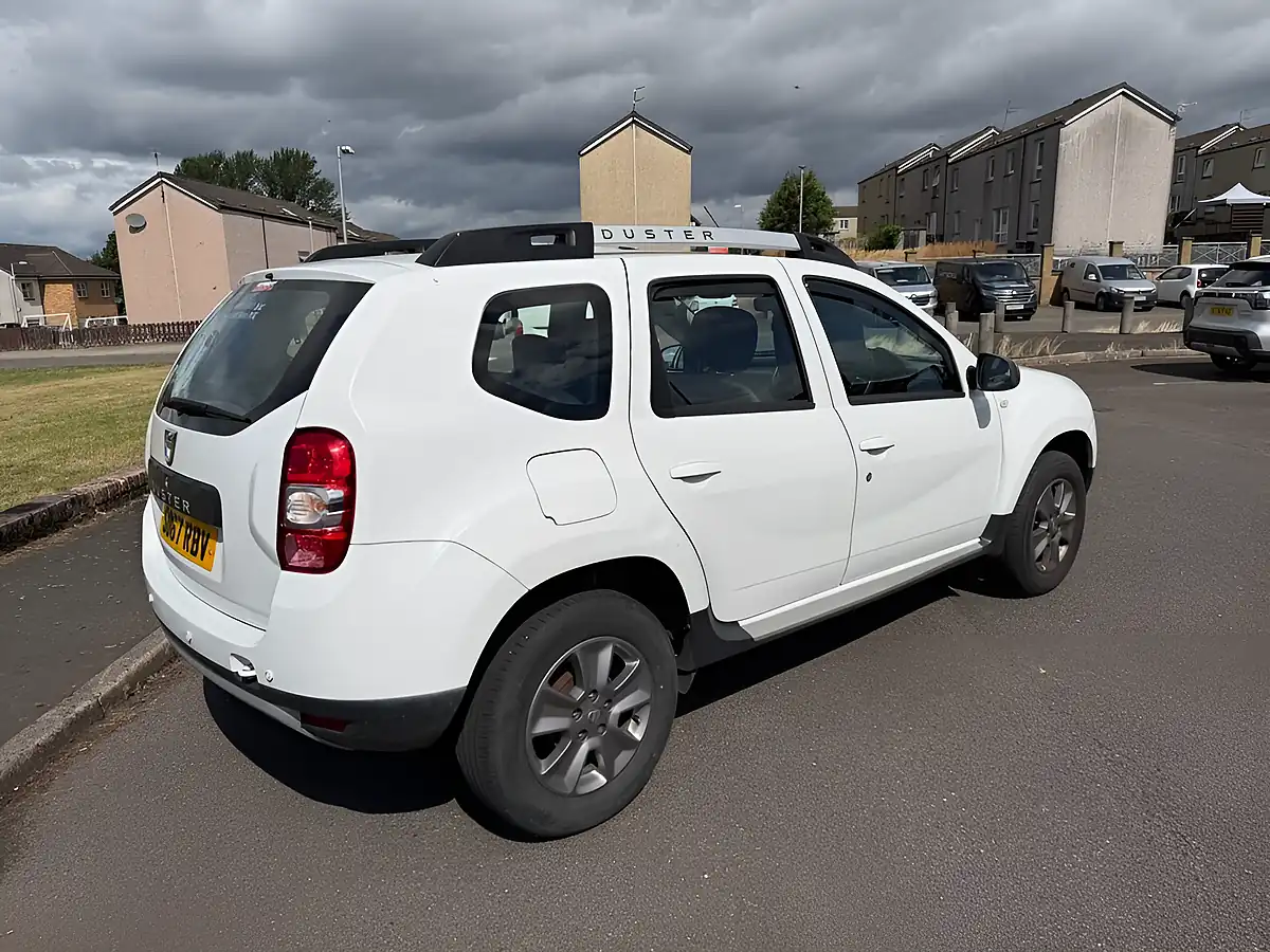 Used 2017 Dacia Duster Laureate White - Interior and Exterior details 4