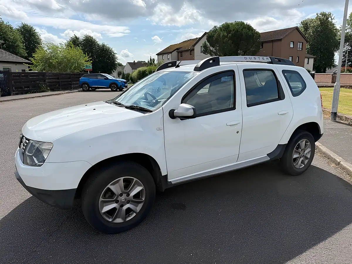Used 2017 Dacia Duster Laureate White - Interior and Exterior details 8