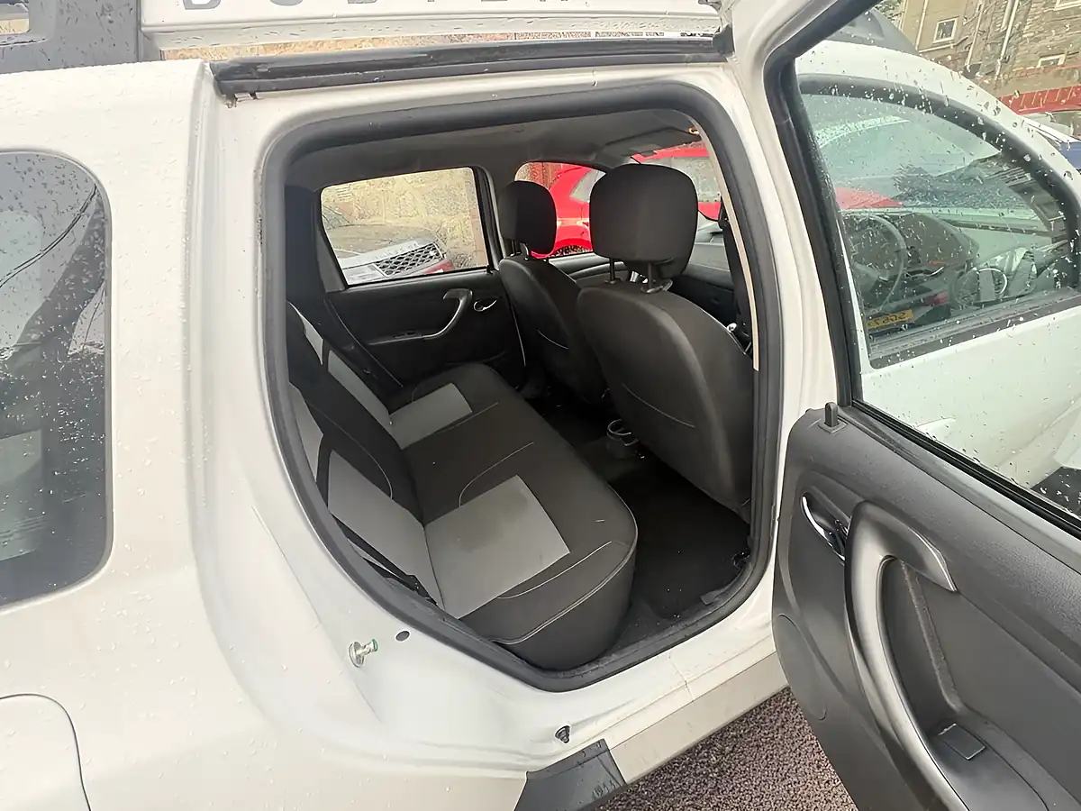 Used 2017 Dacia Duster Laureate White - Interior and Exterior details 11