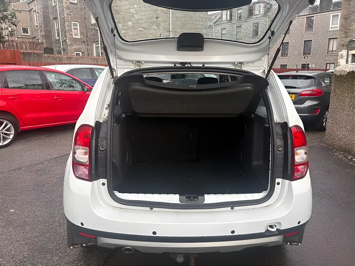 Used 2017 Dacia Duster Laureate White - Interior and Exterior details 12