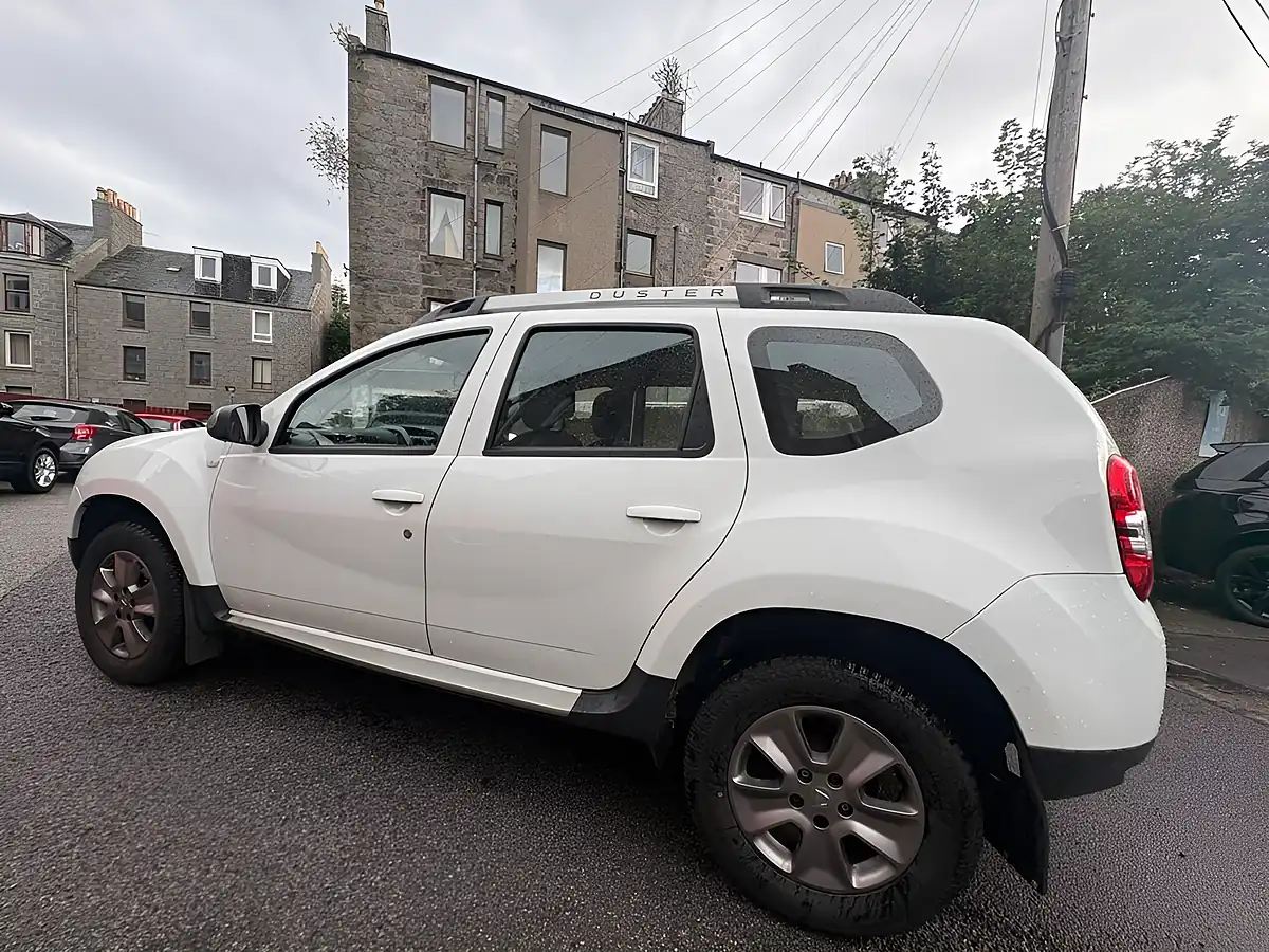 Used 2017 Dacia Duster Laureate White - Interior and Exterior details 3