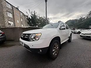 Used 2017 Dacia Duster Laureate White - Interior and Exterior details 4
