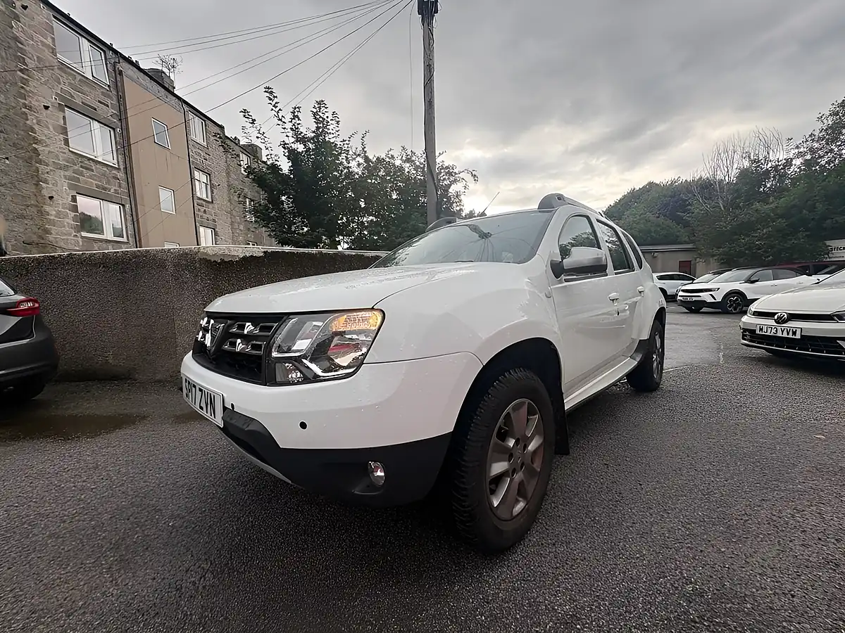 Used 2017 Dacia Duster Laureate White - Interior and Exterior details 4