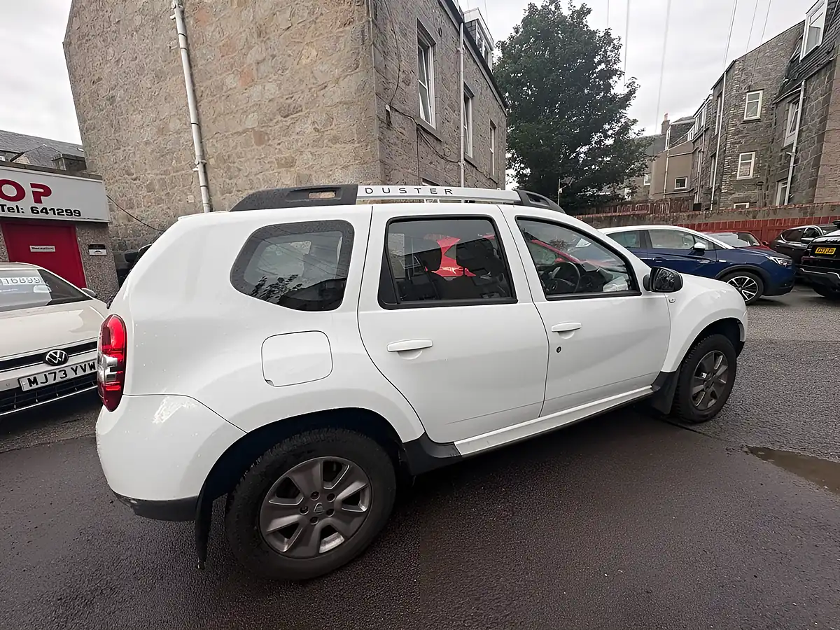 Used 2017 Dacia Duster Laureate White - Interior and Exterior details 6