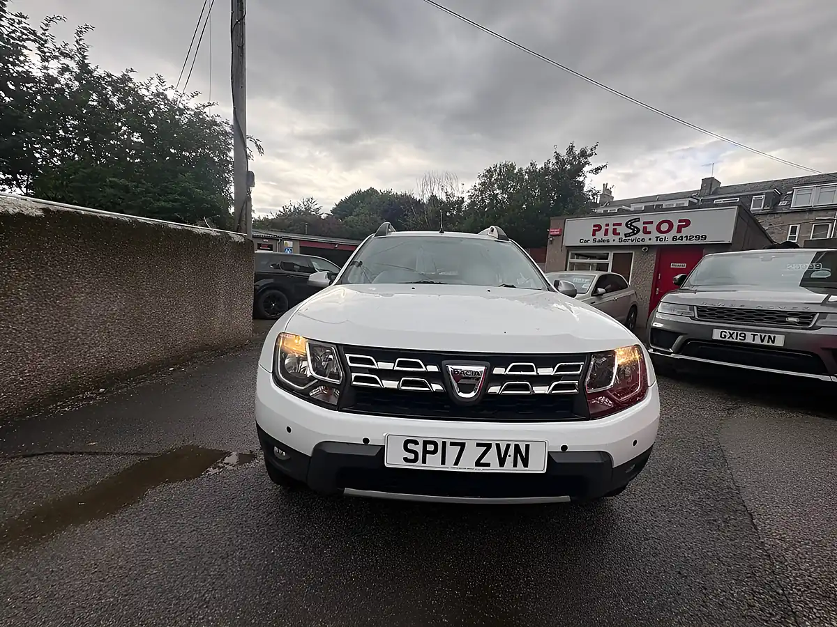 Used 2017 Dacia Duster Laureate White - Interior and Exterior details 8