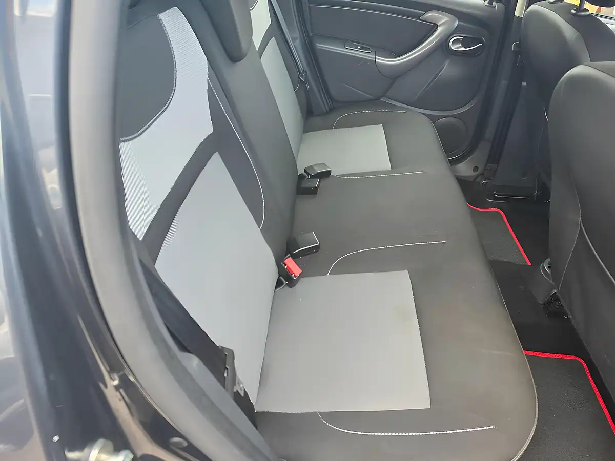 Used 2017 Dacia Duster Prestige Grey - Interior and Exterior details 12