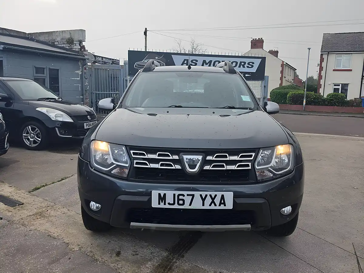 Used 2017 Dacia Duster Prestige Grey - Interior and Exterior details 2