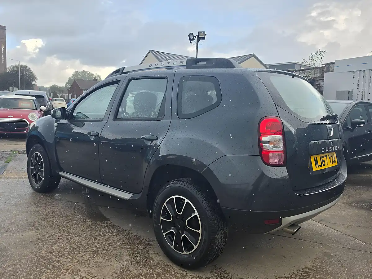 Used 2017 Dacia Duster Prestige Grey - Interior and Exterior details 5