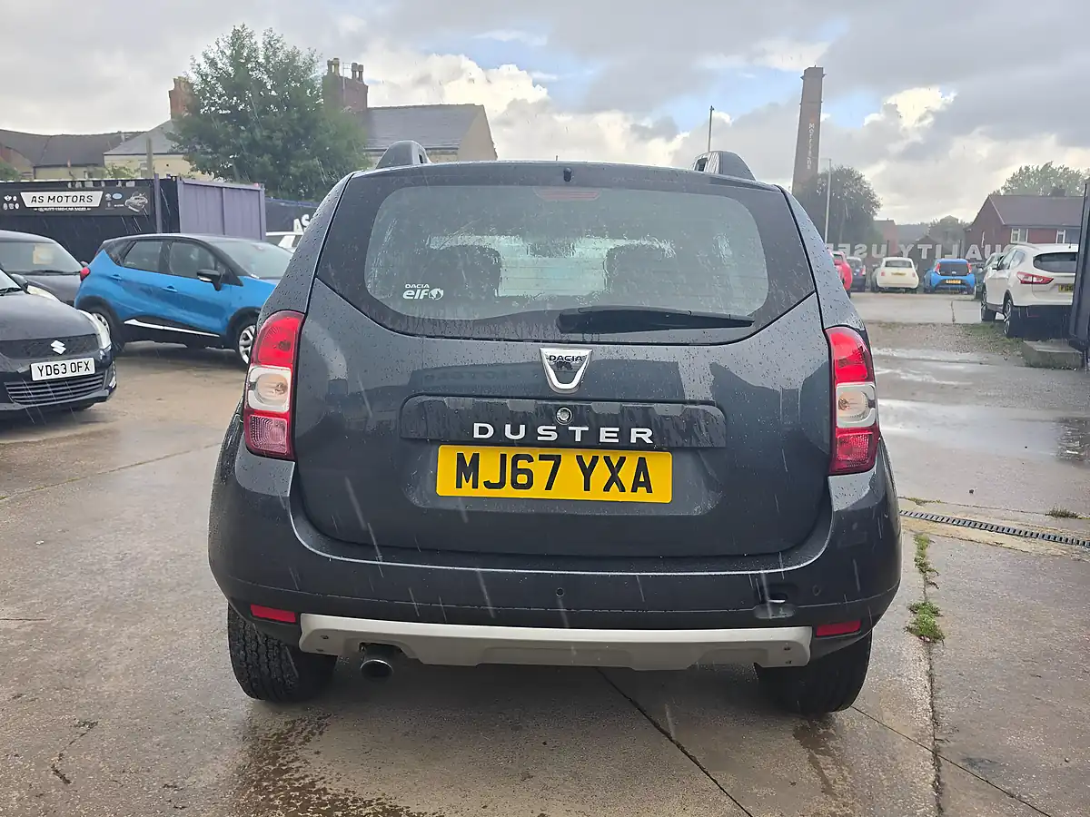 Used 2017 Dacia Duster Prestige Grey - Interior and Exterior details 6