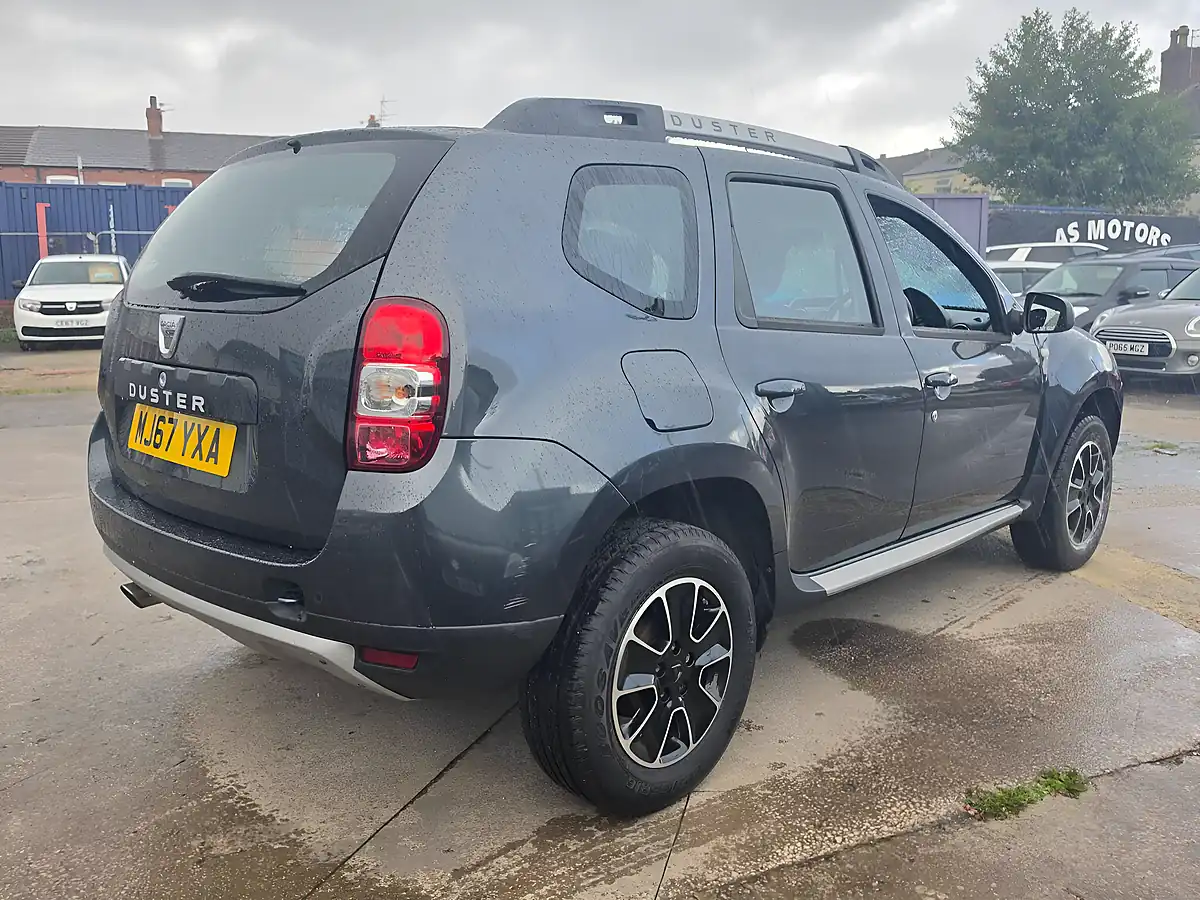 Used 2017 Dacia Duster Prestige Grey - Interior and Exterior details 7