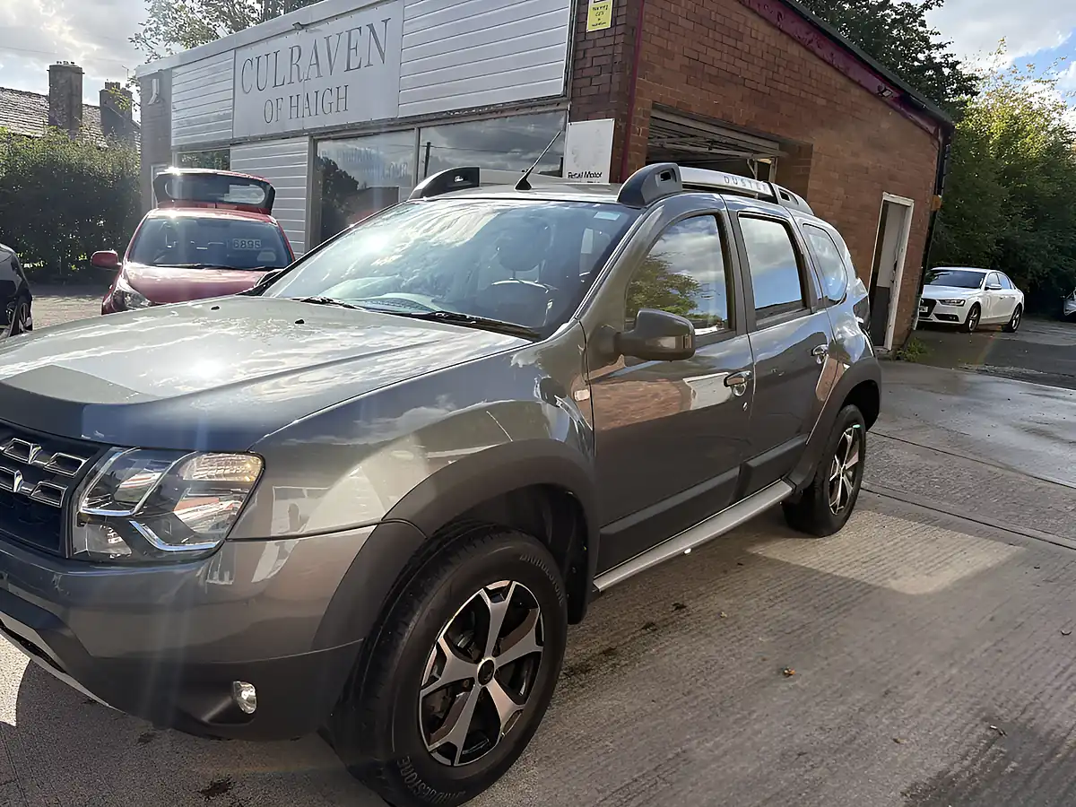Used 2017 Dacia Duster Se Summit Grey - Interior and Exterior details 10
