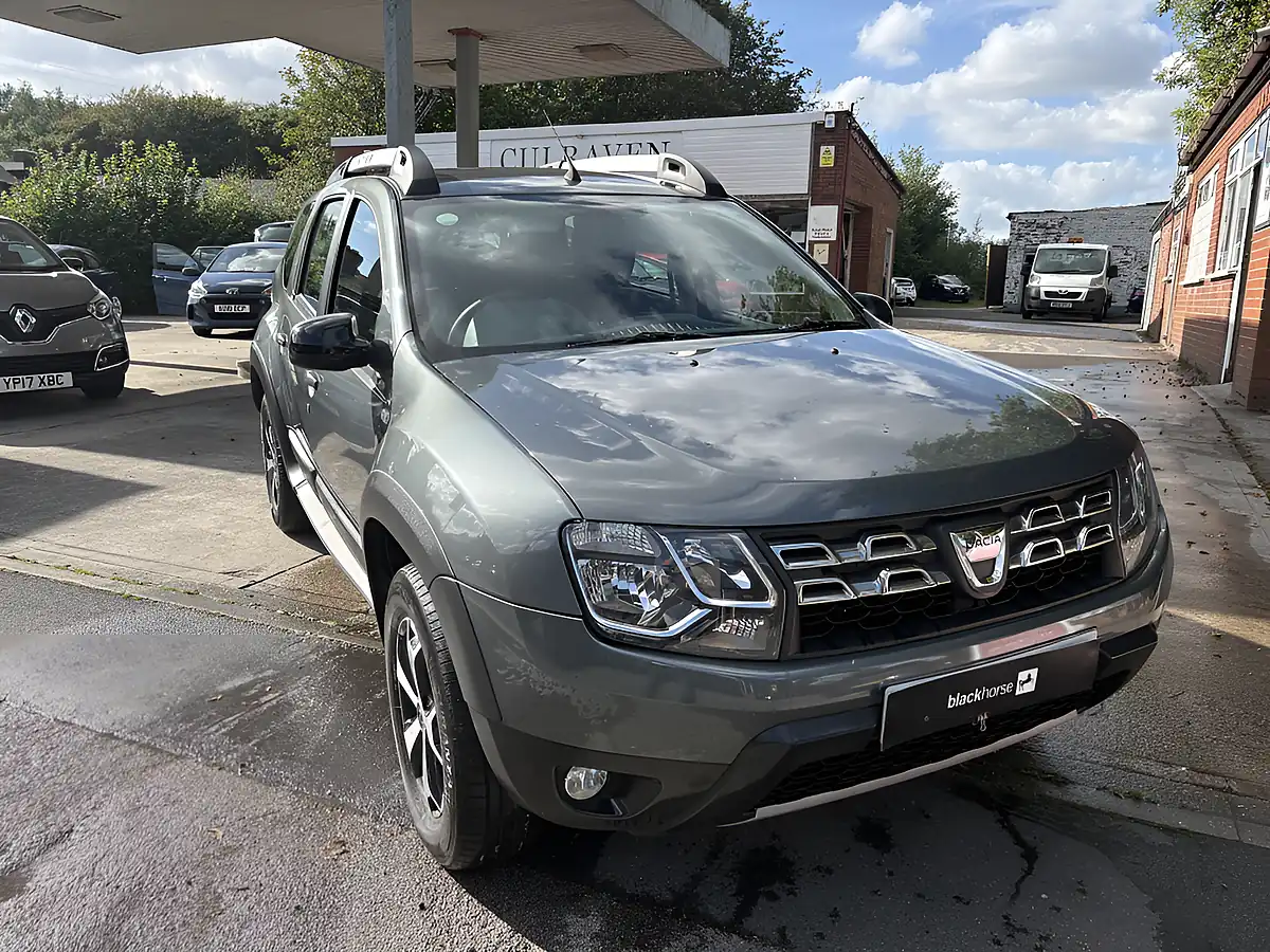Used 2017 Dacia Duster Se Summit Grey - Interior and Exterior details 2