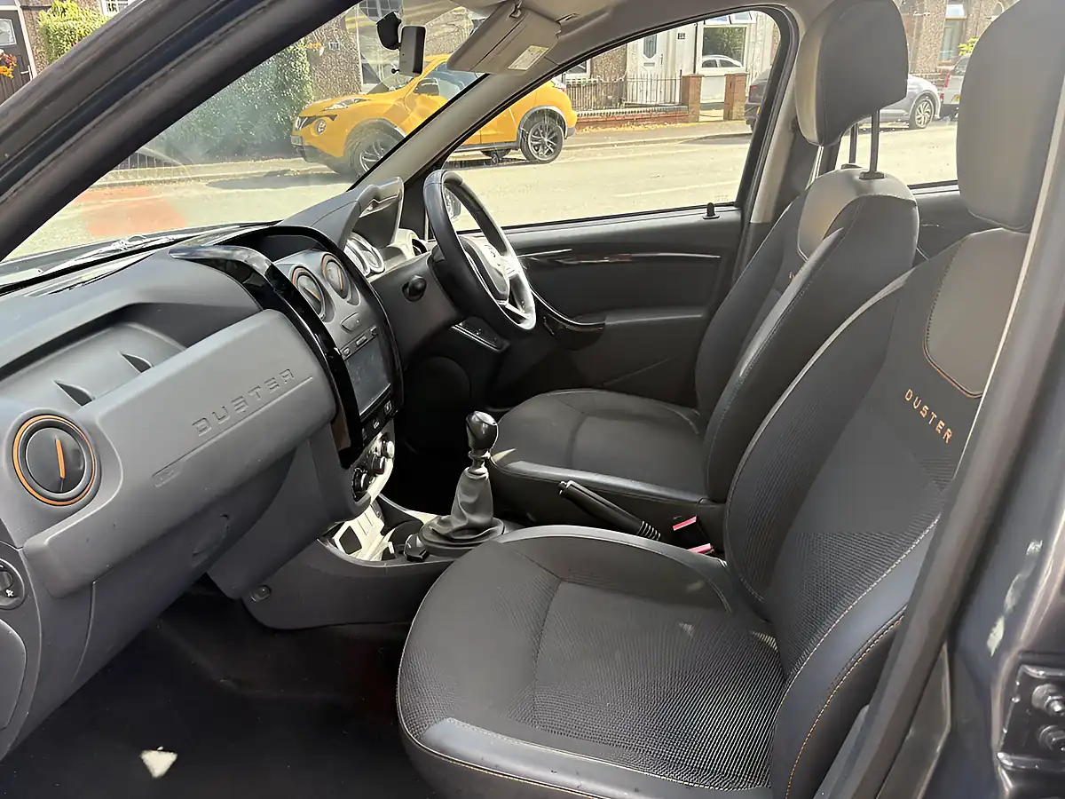 Used 2017 Dacia Duster Se Summit Grey - Interior and Exterior details 3