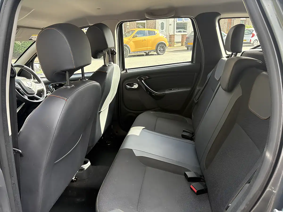 Used 2017 Dacia Duster Se Summit Grey - Interior and Exterior details 4
