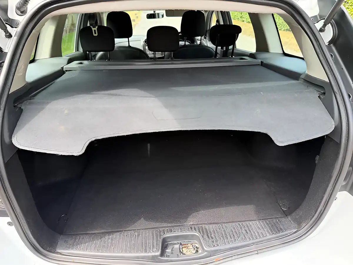 Used 2017 Dacia Logan Ambiance White - Interior and Exterior details 16
