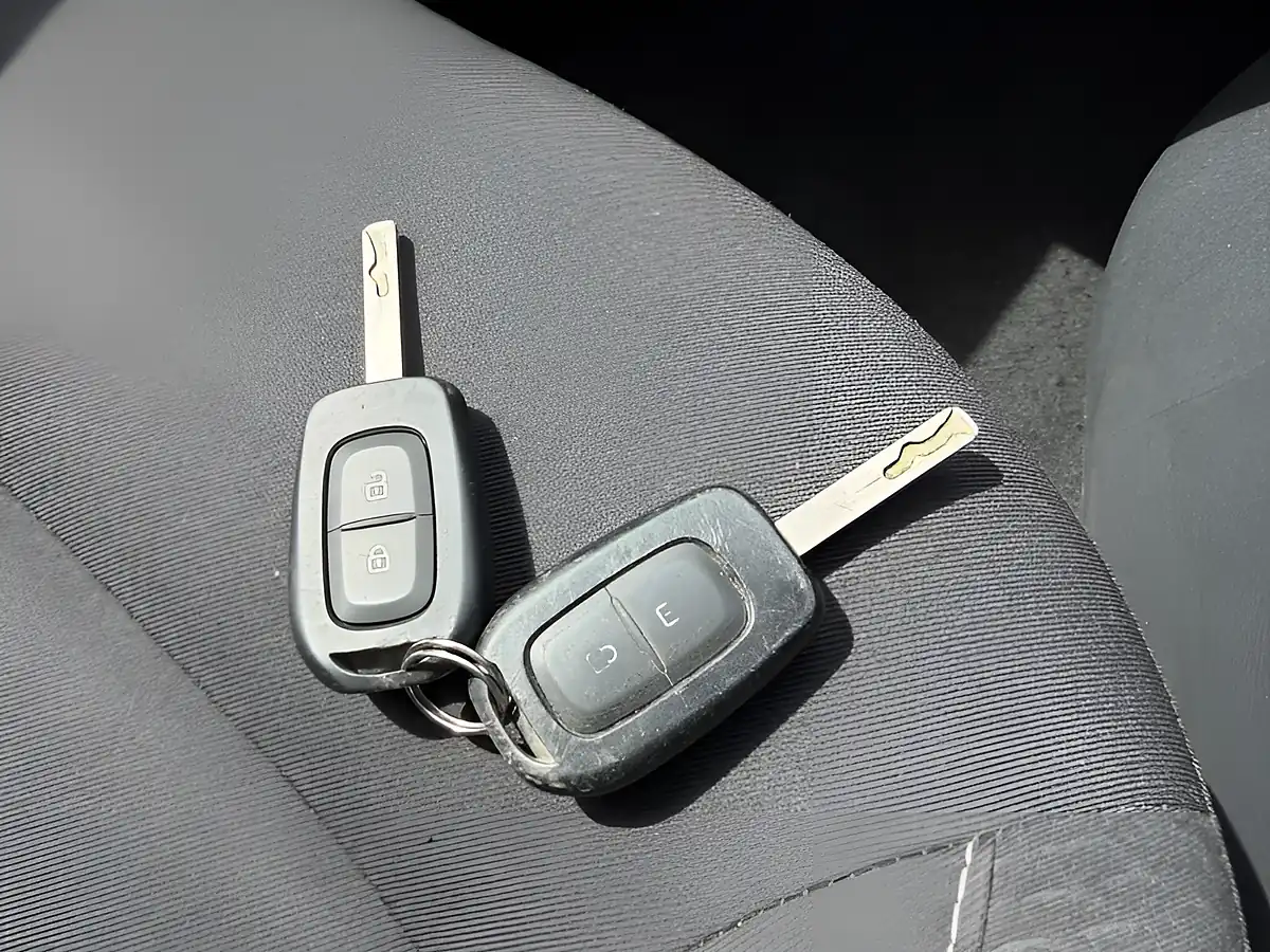 Used 2017 Dacia Logan Ambiance White - Interior and Exterior details 19