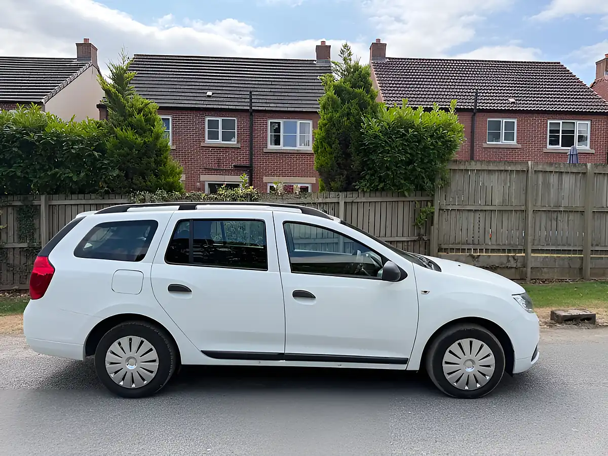 Used 2017 Dacia Logan Ambiance White - Interior and Exterior details 4