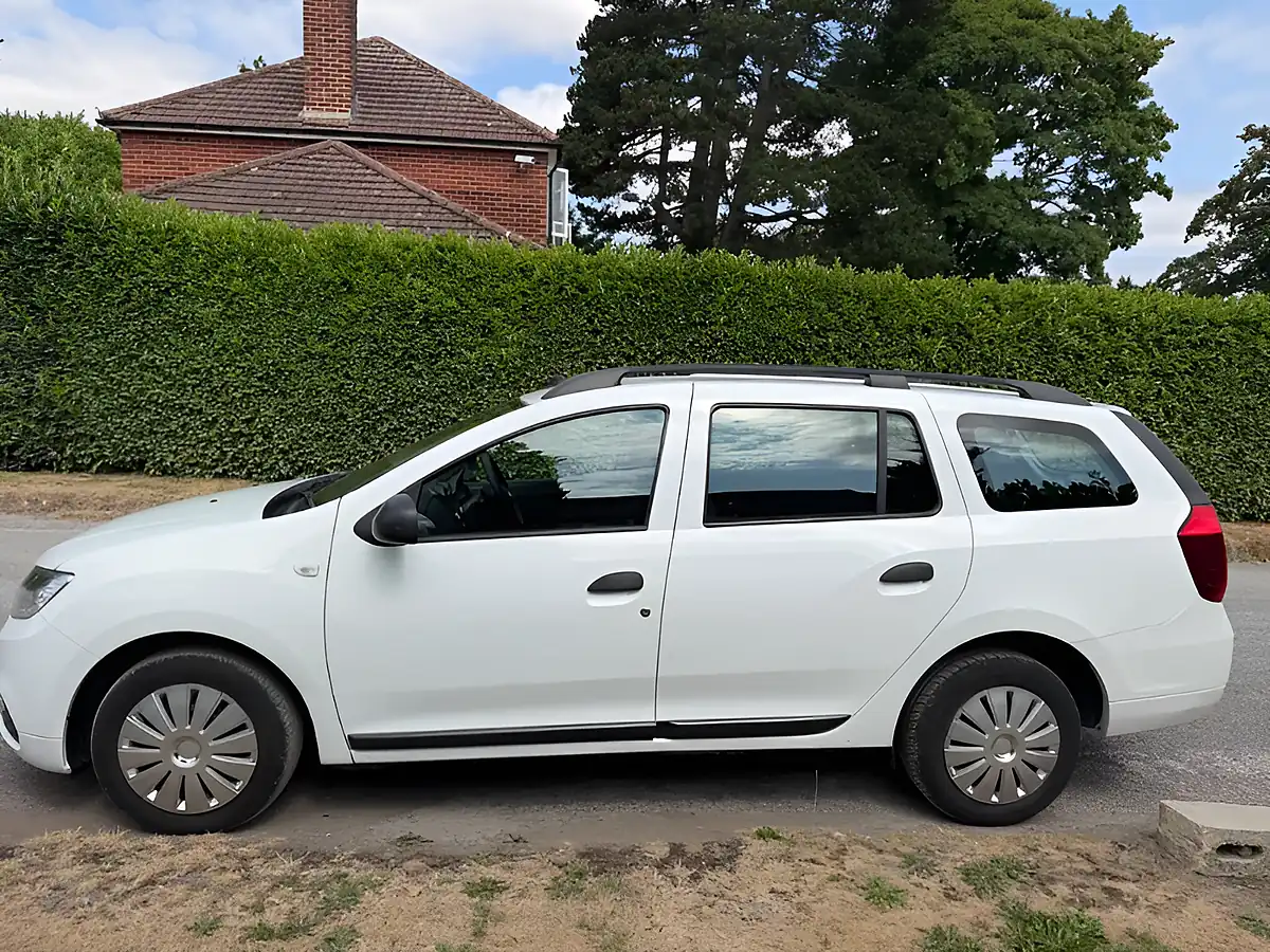 Used 2017 Dacia Logan Ambiance White - Interior and Exterior details 9