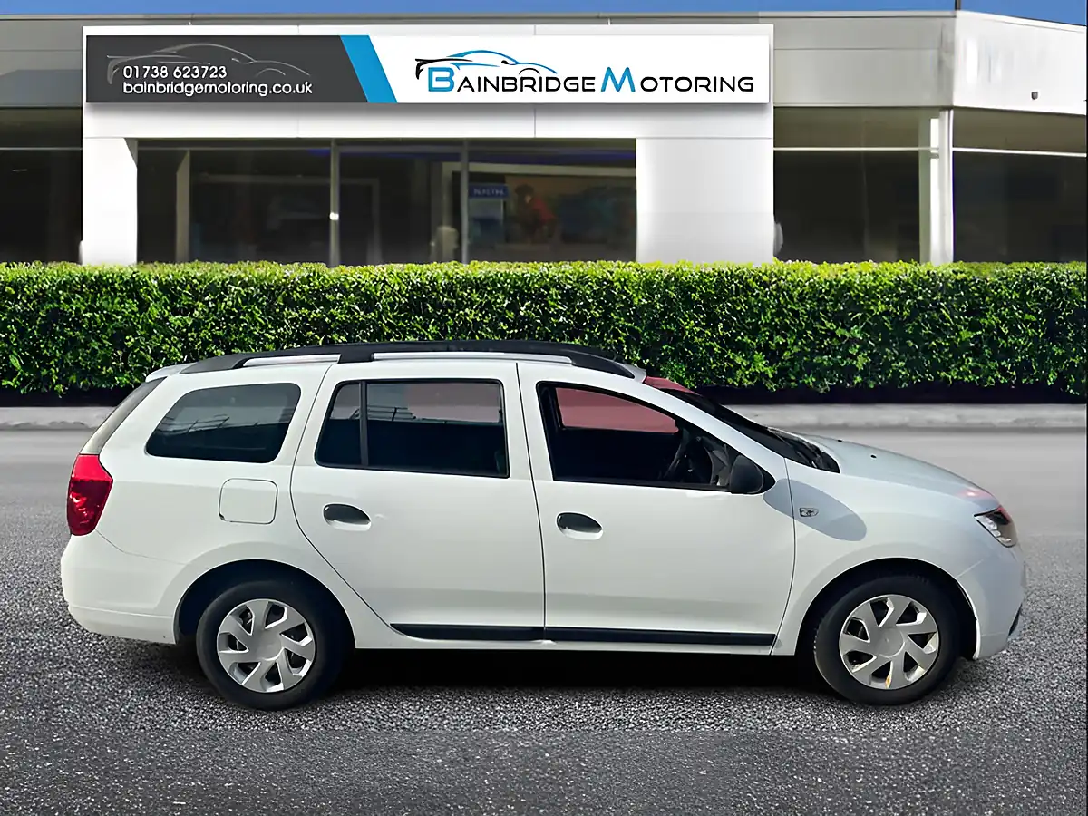 Used 2017 Dacia Logan Mcv Ambiance Glacier White - Interior and Exterior details 2