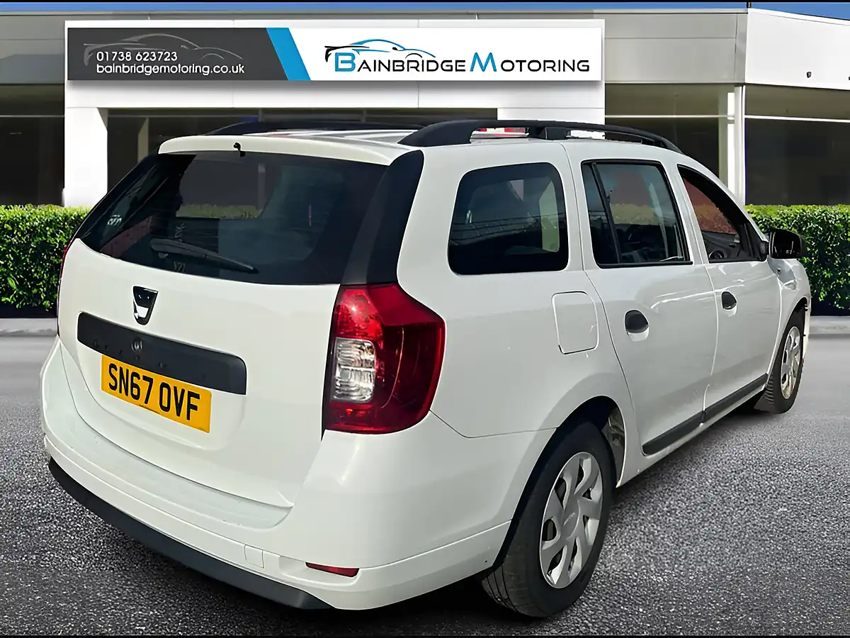 Used 2017 Dacia Logan Mcv Ambiance Glacier White - Interior and Exterior details 3
