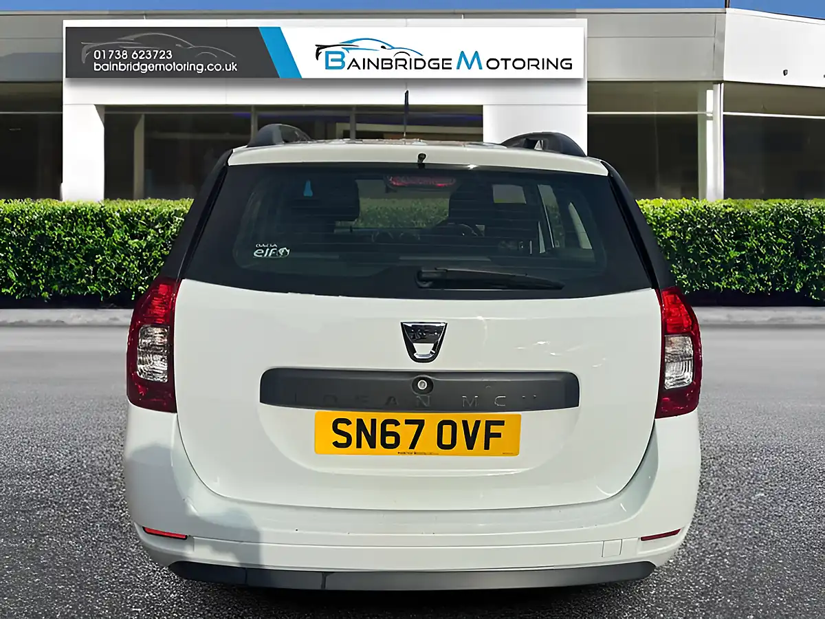Used 2017 Dacia Logan Mcv Ambiance Glacier White - Interior and Exterior details 4