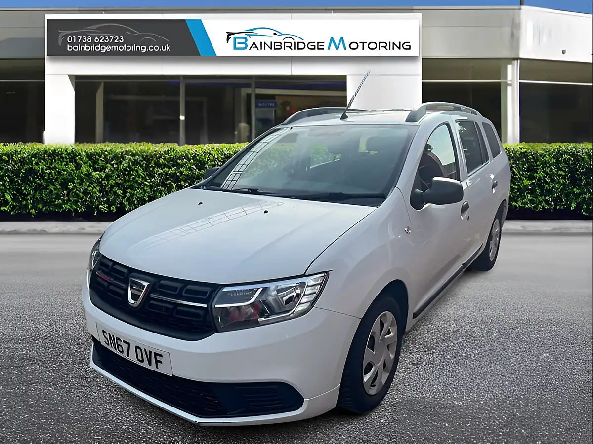 Used 2017 Dacia Logan Mcv Ambiance Glacier White - Interior and Exterior details 7