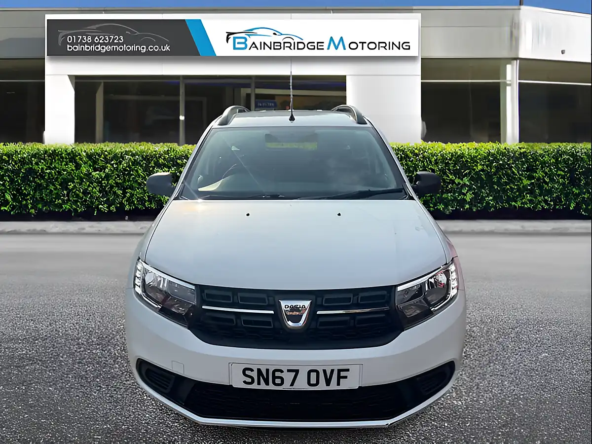 Used 2017 Dacia Logan Mcv Ambiance Glacier White - Interior and Exterior details 8