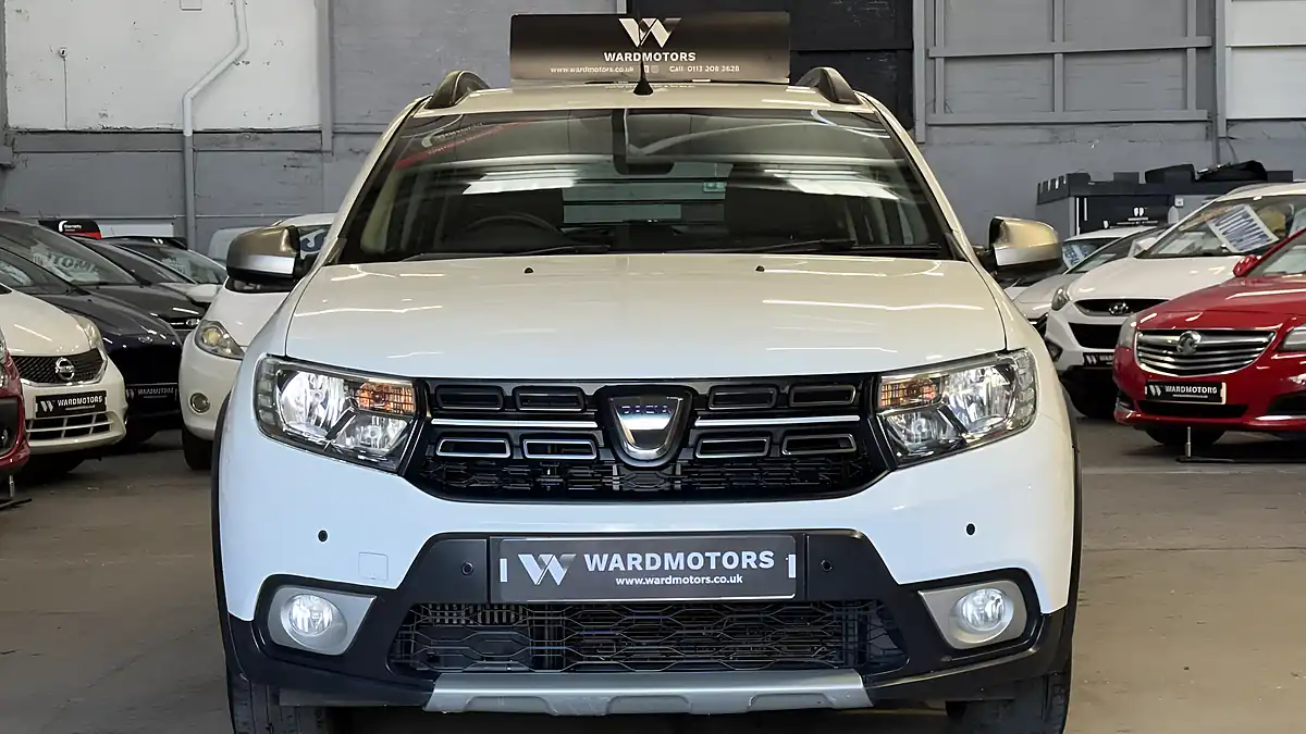 Used 2017 Dacia Logan Mcv Stepway Stepway Laureate White - Interior and Exterior details 3