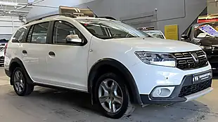 Used 2017 Dacia Logan Mcv Stepway Stepway Laureate White - Interior and Exterior details 4