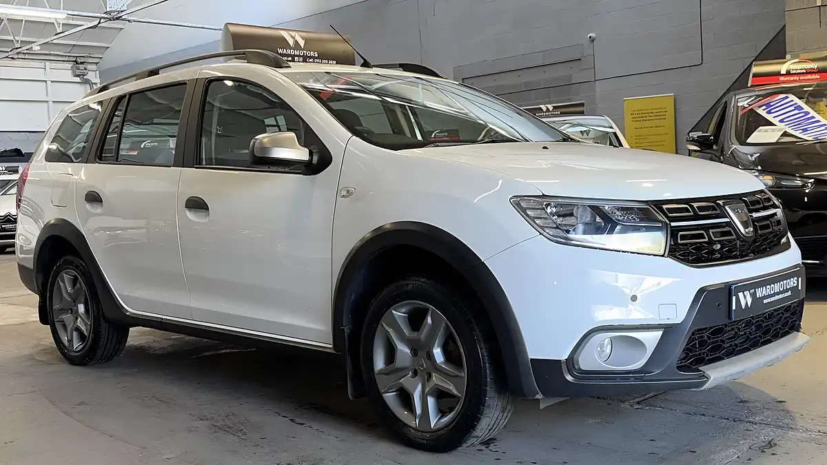 Used 2017 Dacia Logan Mcv Stepway Stepway Laureate White - Interior and Exterior details 4