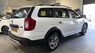 Used 2017 Dacia Logan Mcv Stepway Stepway Laureate White - Interior and Exterior details 5